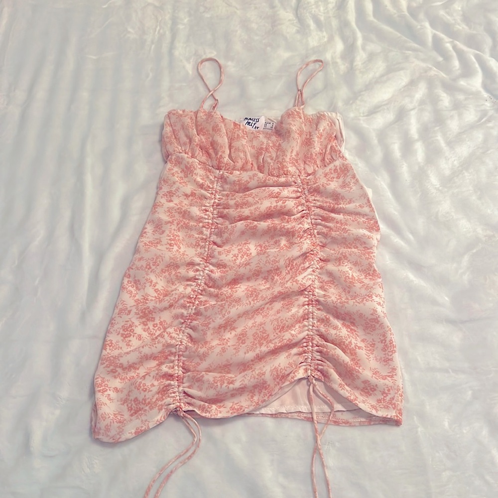 pretty stretchable and short, very cute